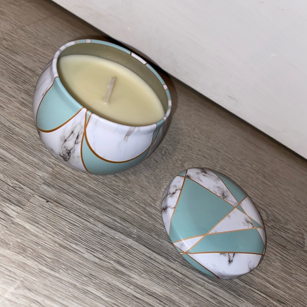 100% soy wax aromatherapy candle
Scent: Rosemary